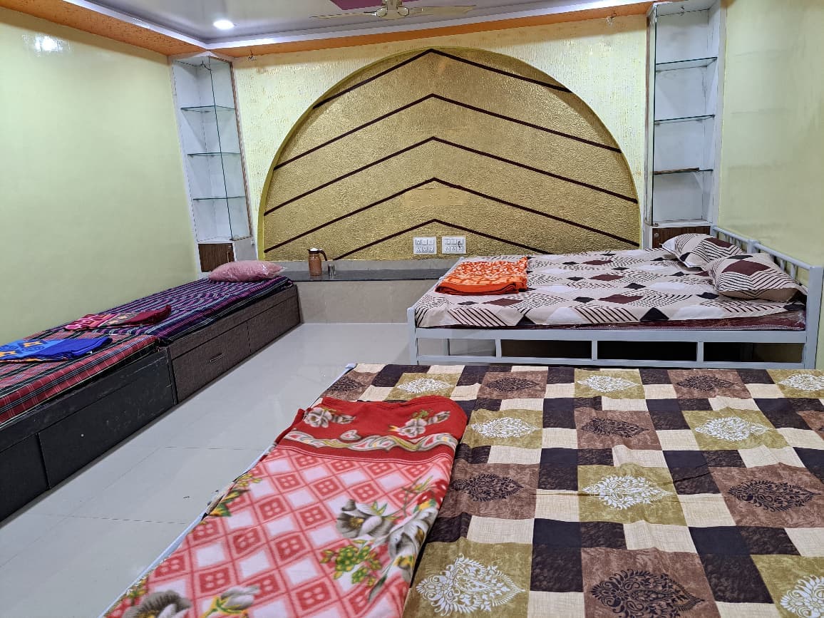 Gallery image 3 of Raja Pandharicha bhakt niwas