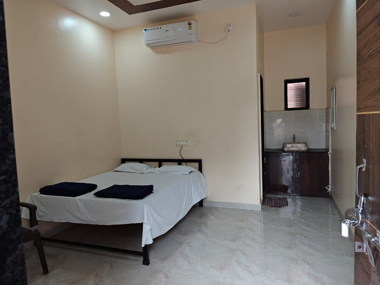 Gallery image 3 of Khardekar Bhakta Niwas