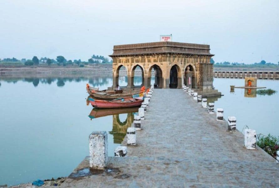 Gallery image 1 of Vishnupad Temple